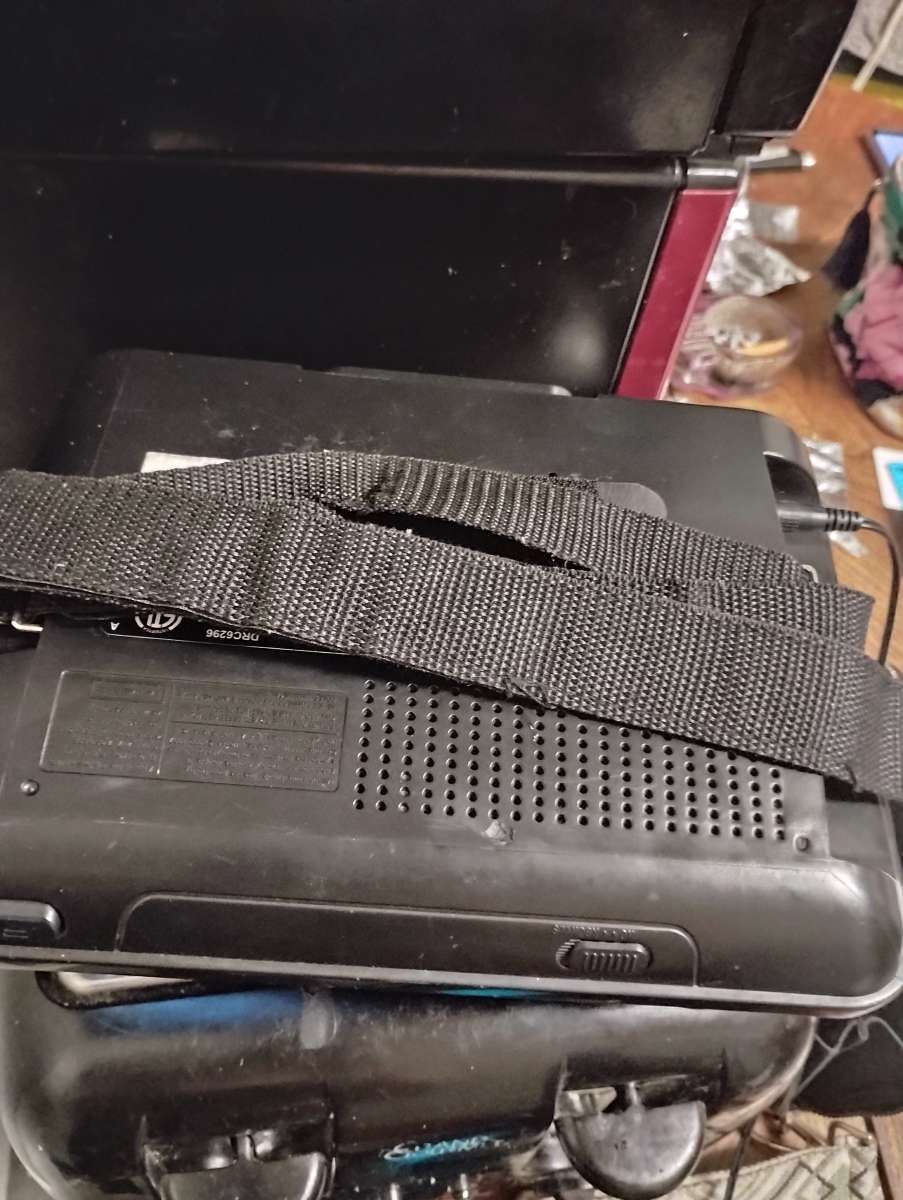 car tv portable plays dvds