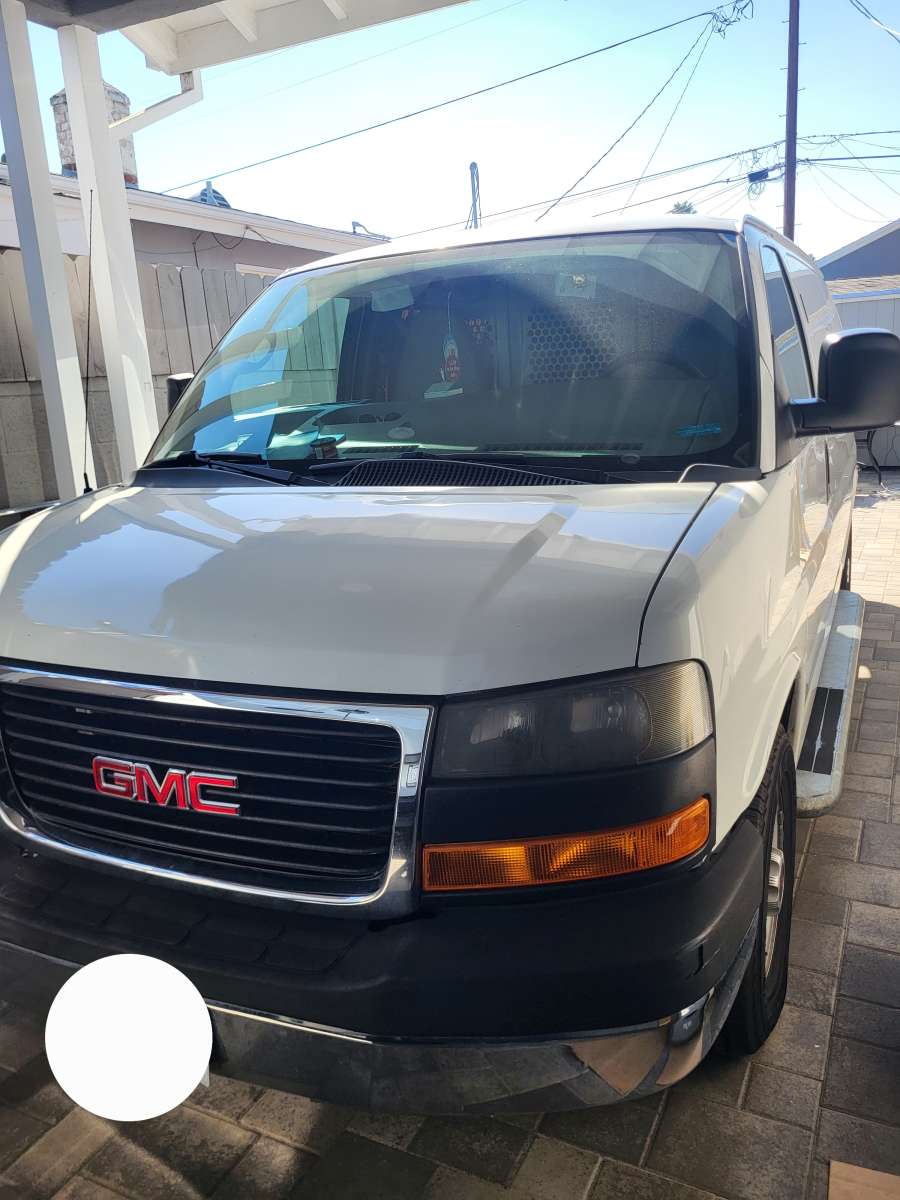 2015 GMC Savana Cargo van