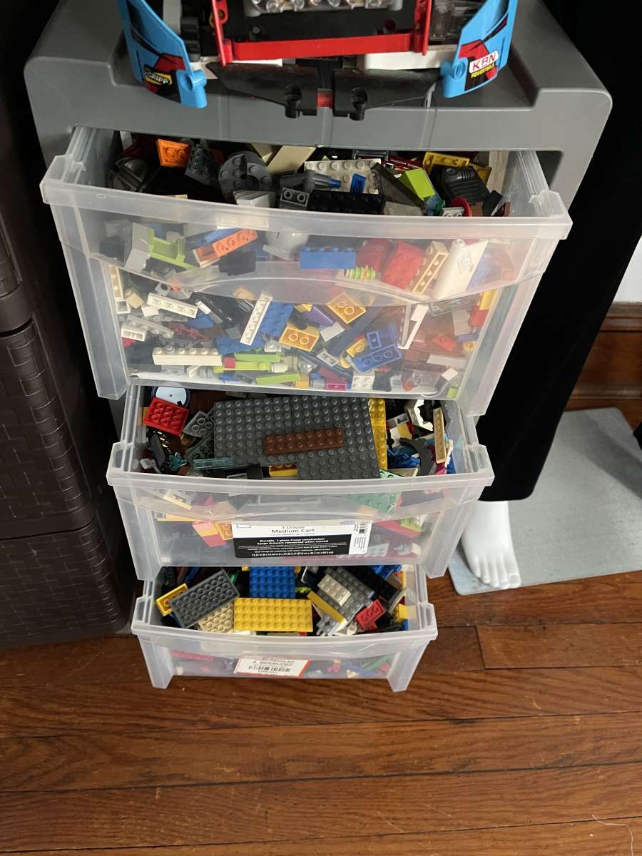 Tons and tons of legos not separating