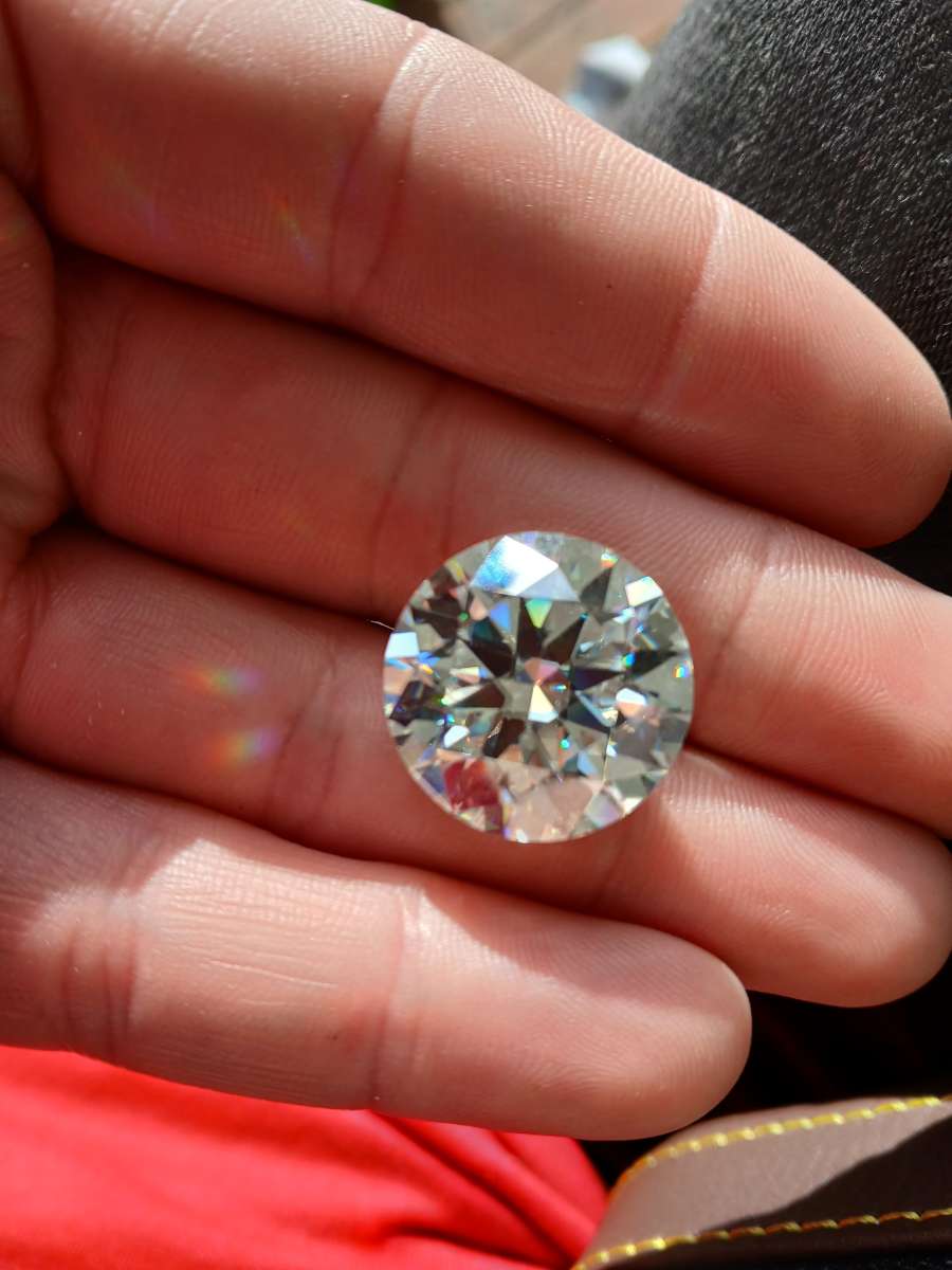 28ct genuine moissanite diamond