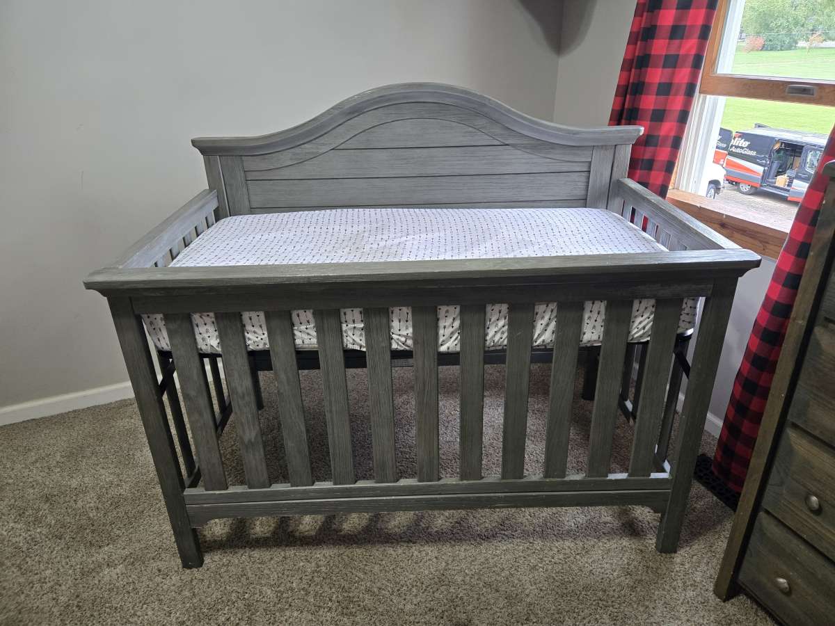 baby crib with matching dresser