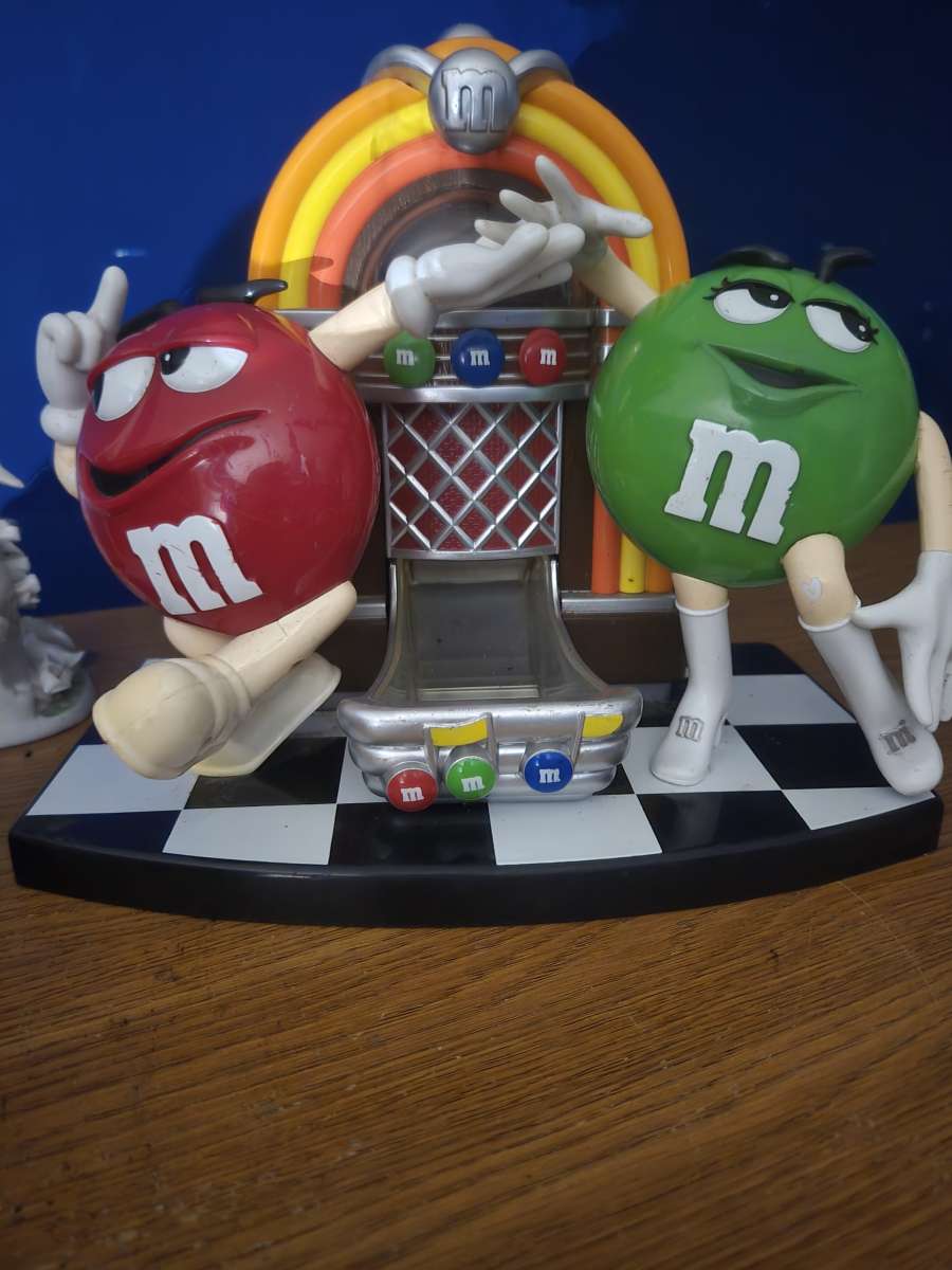 M n m juke box