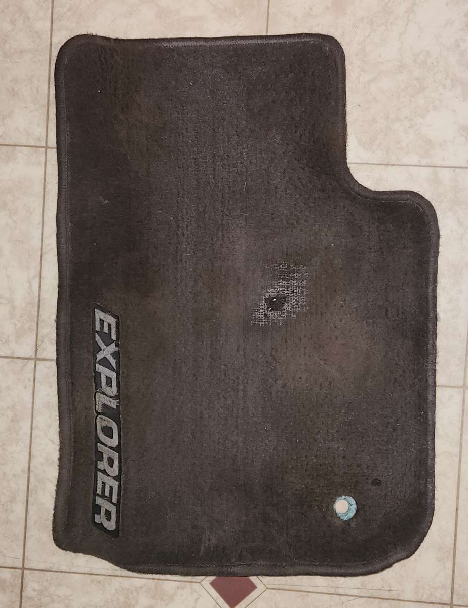 Ford Explorer carpeted floor mats