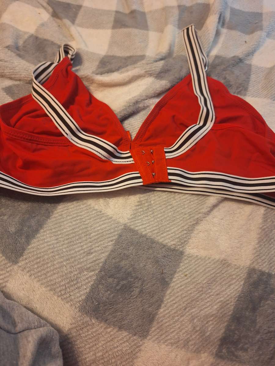 Red non padded bra