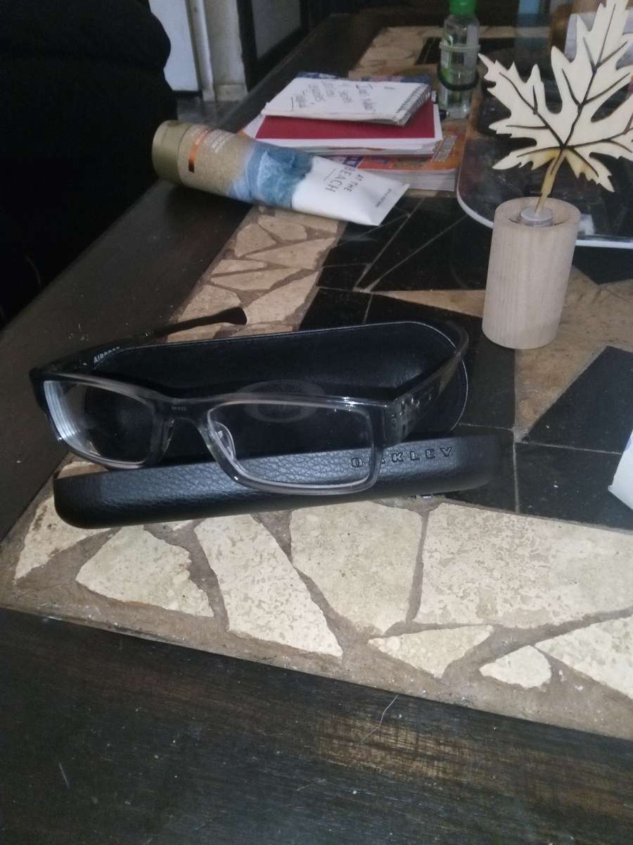 Oakley  readers