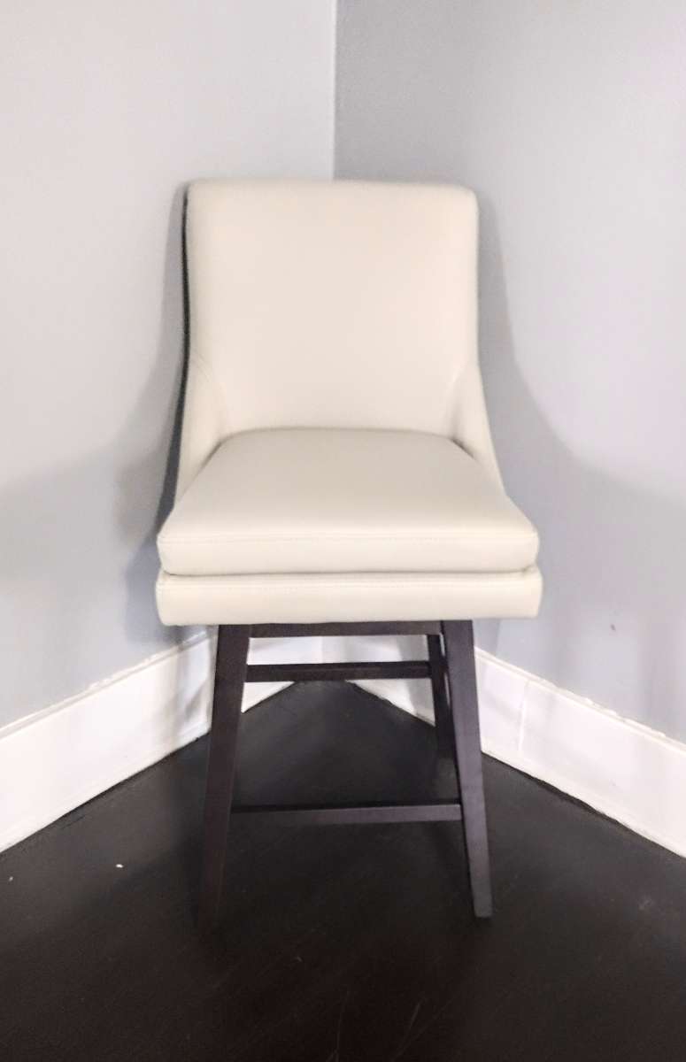 Lissa Light Gray Faux Leather Swivel Counter Stool Set