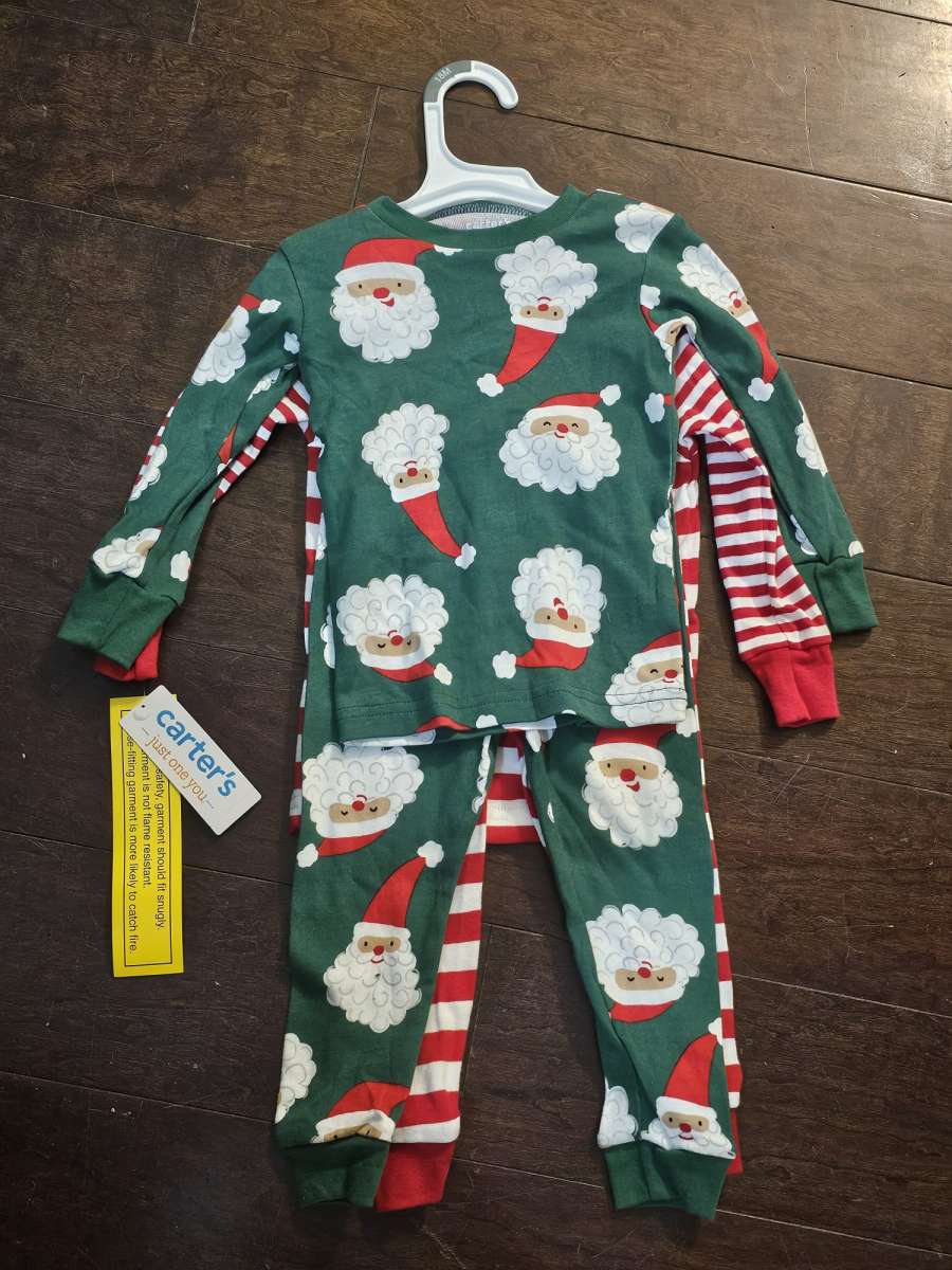 Carters 4 pieces sets of kids holidays pijamas size 18M