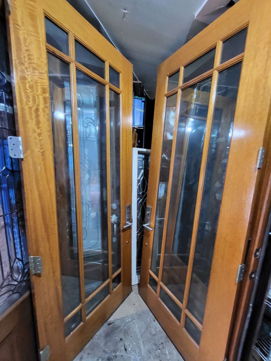 Mahogany Solid good front doble door 72x95 asking for price