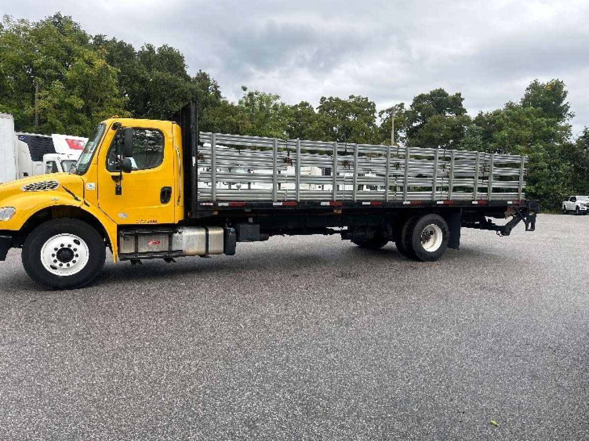 2016 Freightliner M2 Flatbed Truck