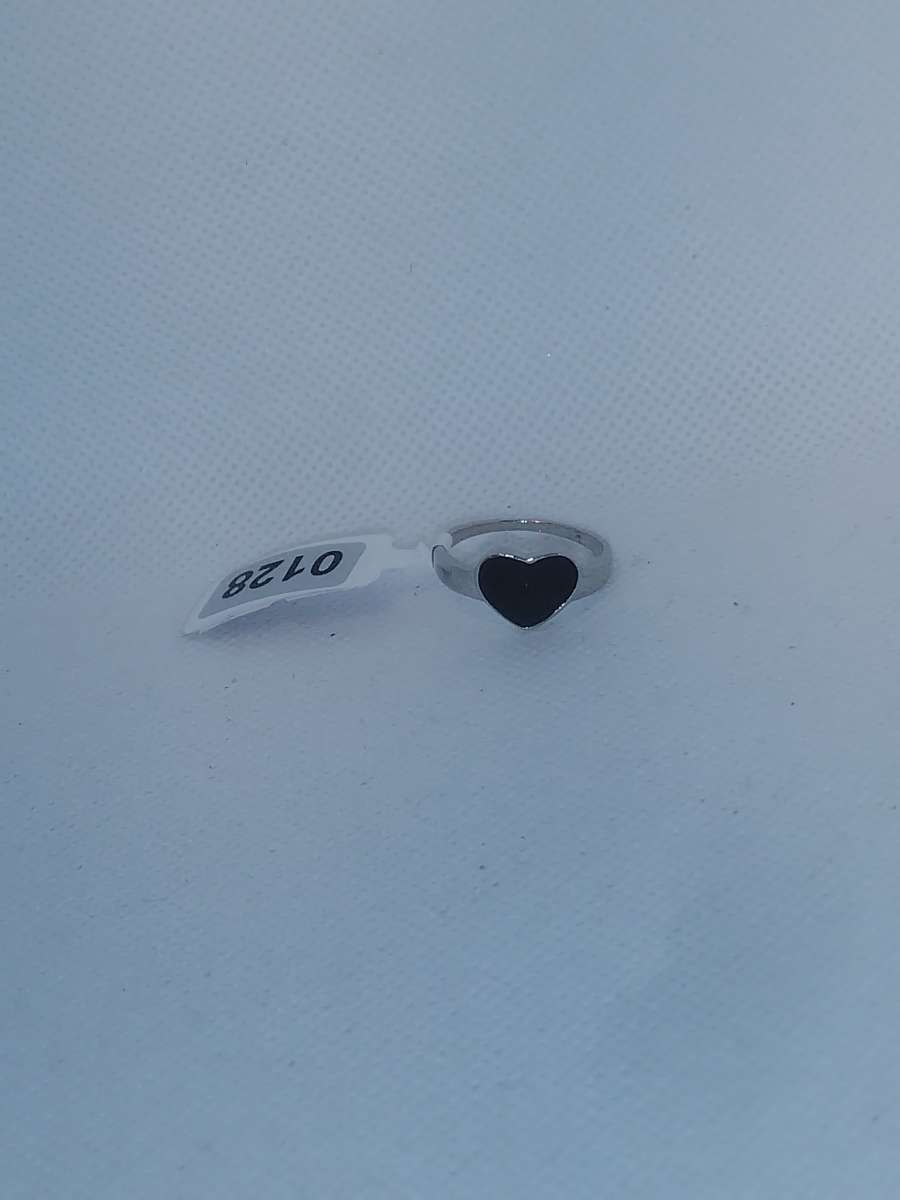 Black Heart Retro Geometric Ring