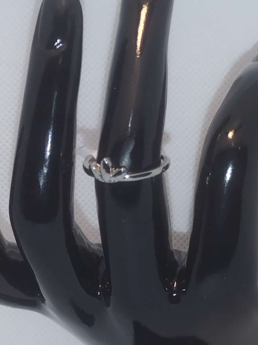 3 Leaf Retro Geometric Ring