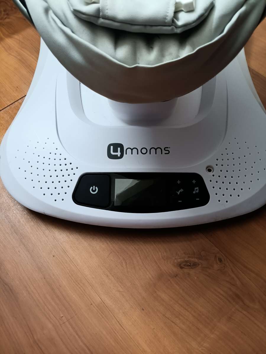 4 moms baby swing