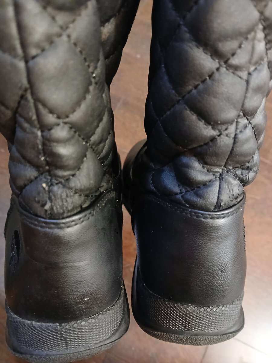 Totes Snow boots for women size 8m