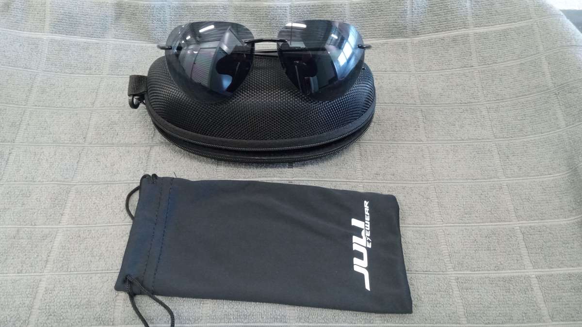 the sunglasses type aviator 58 m