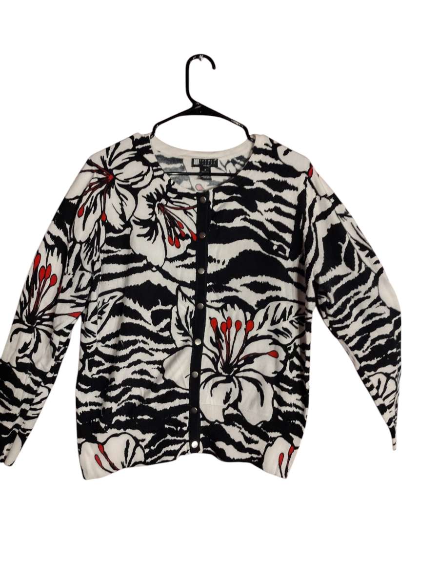 Carole little black and white flower design jacket size 1x