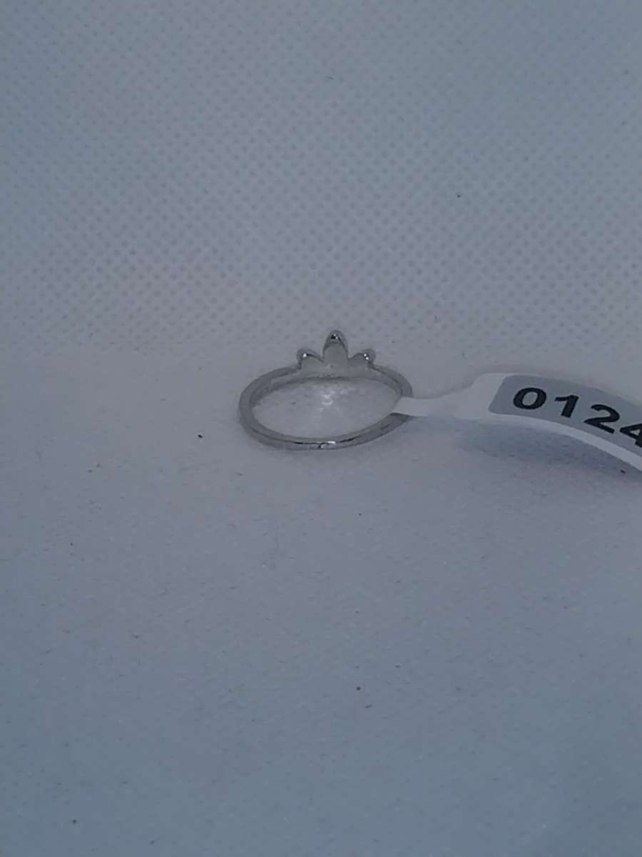 3 Leaf Retro Geometric Ring