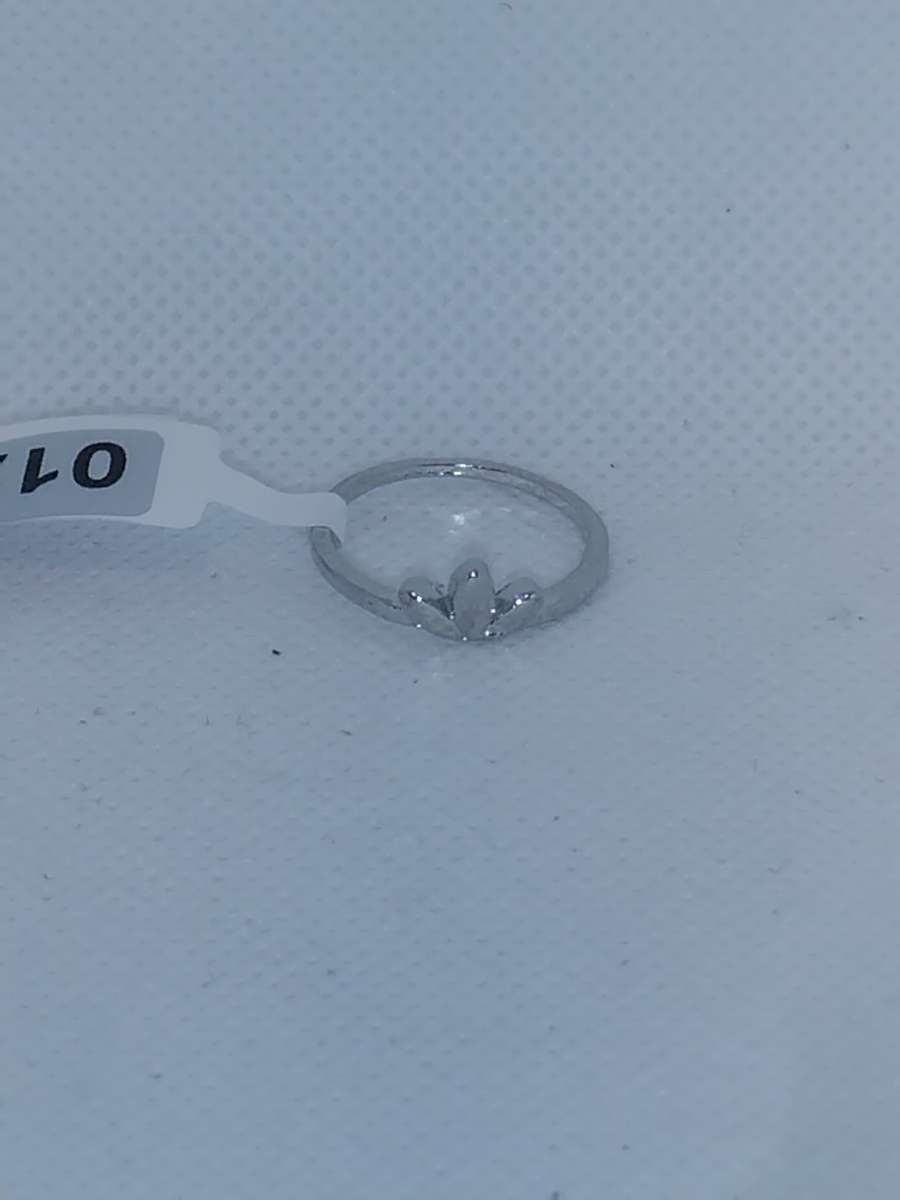 3 Leaf Retro Geometric Ring