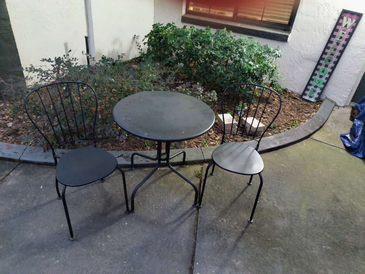 Metal Outside Table and 2 Chairs