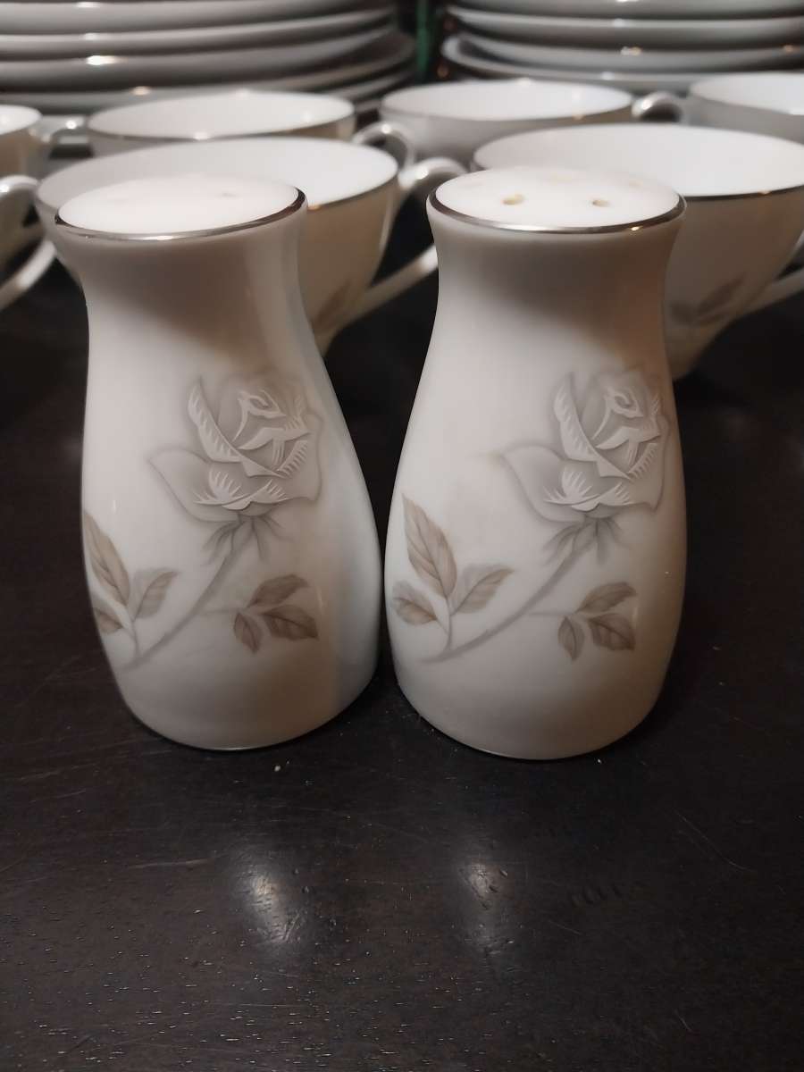 Noritake china Dinner set