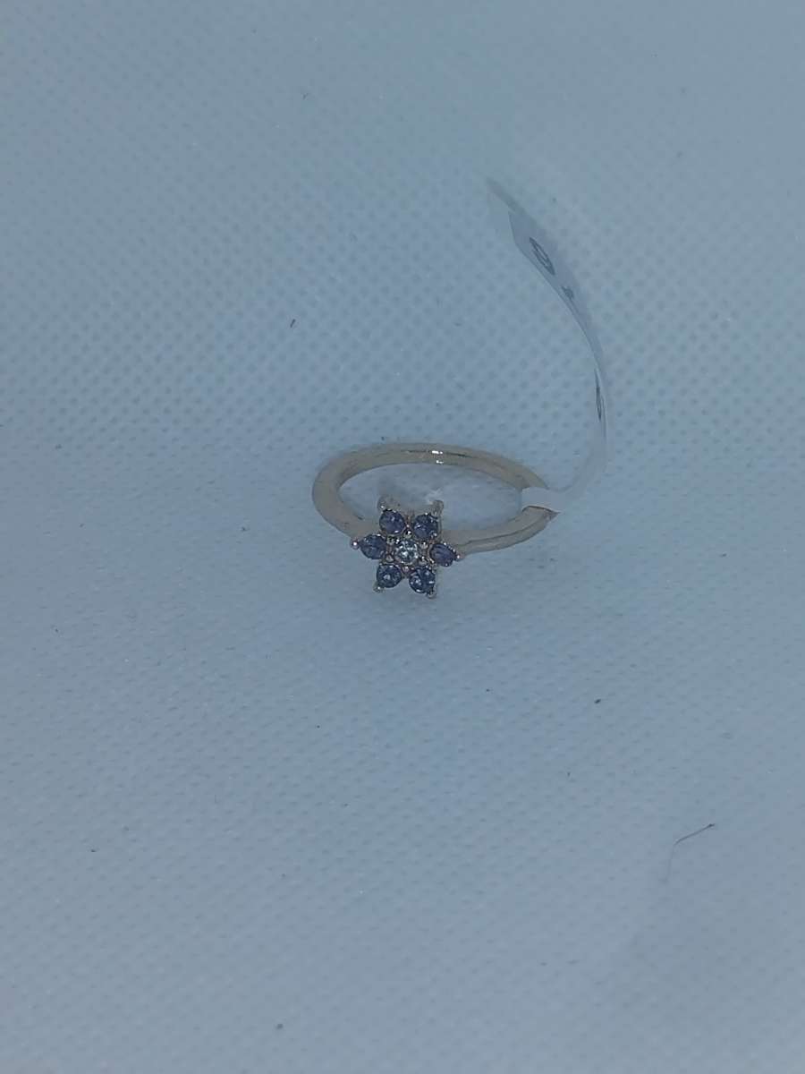 White Flower Chic Rhinestone Ring