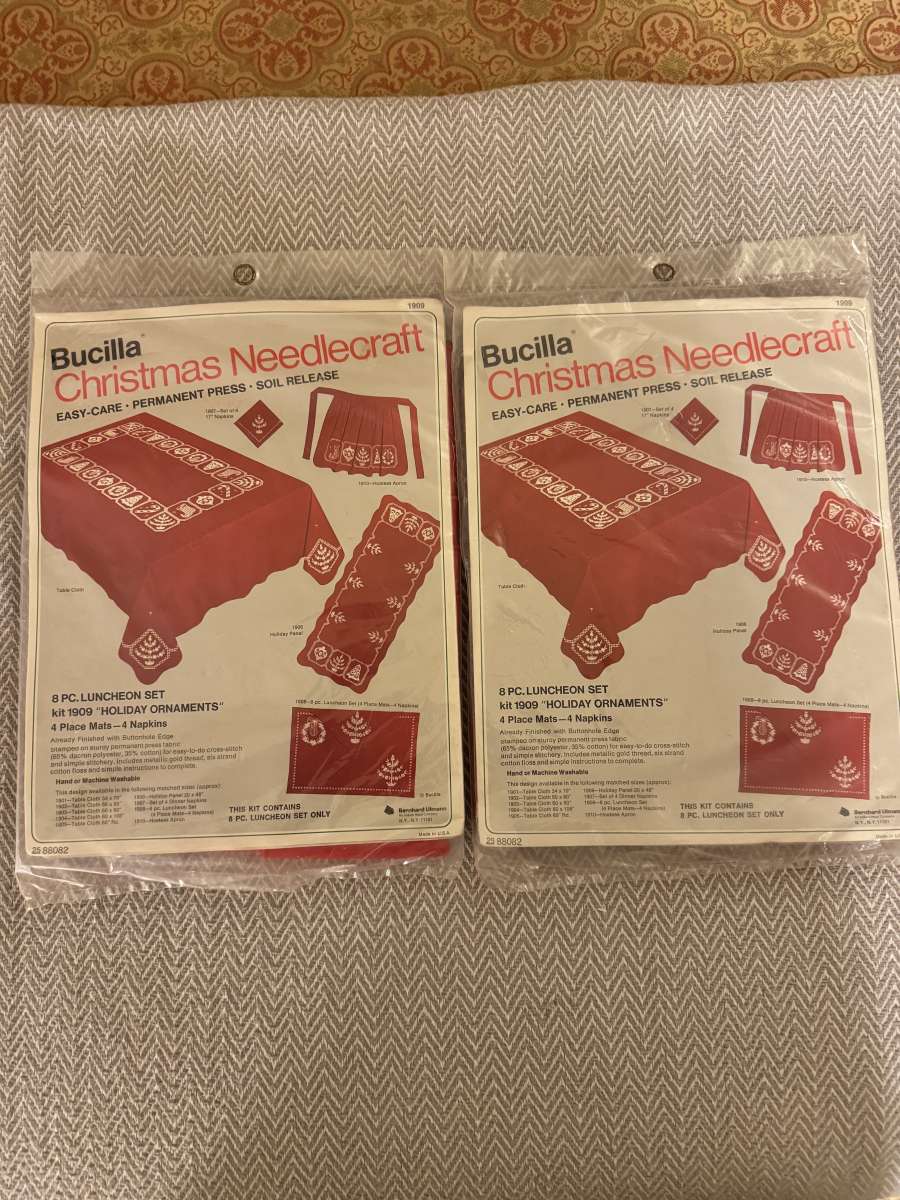 2018HMT Two New  Bucilla Christmas Needlecraft 8 Piece Lunch