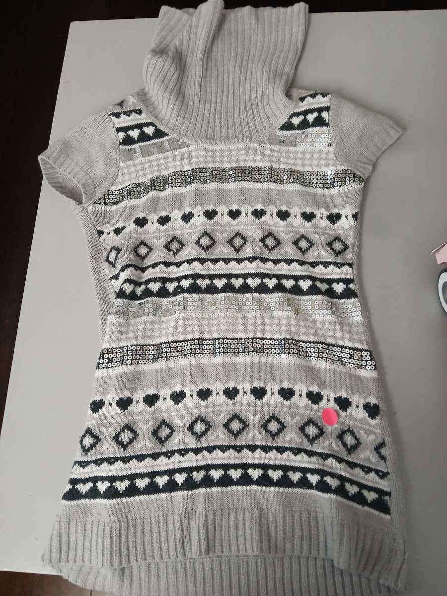 Sleeveless cowneck sweater large