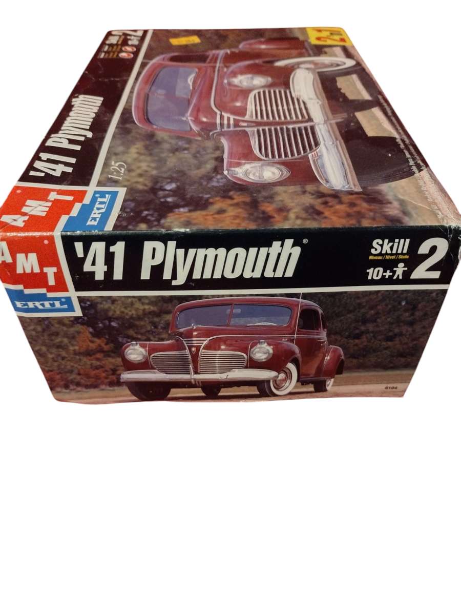 red 41 Plymouth 2 in 1 model car kit