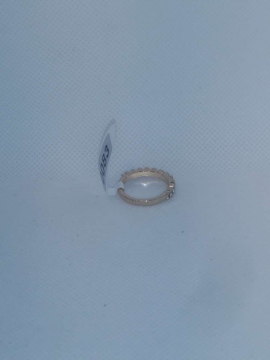 Small White Stones Chic Rhinestone Ring