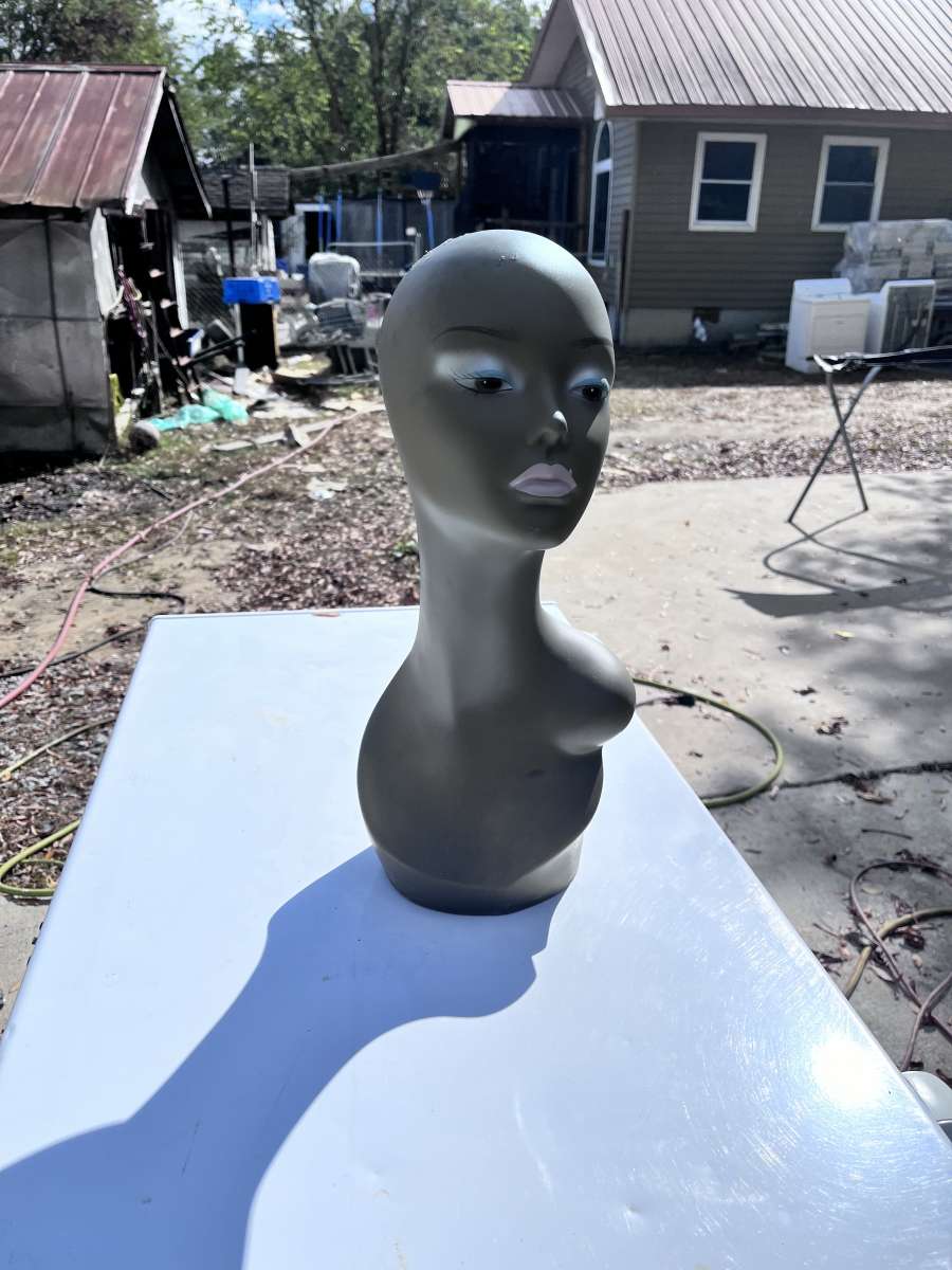 female mannequin head
