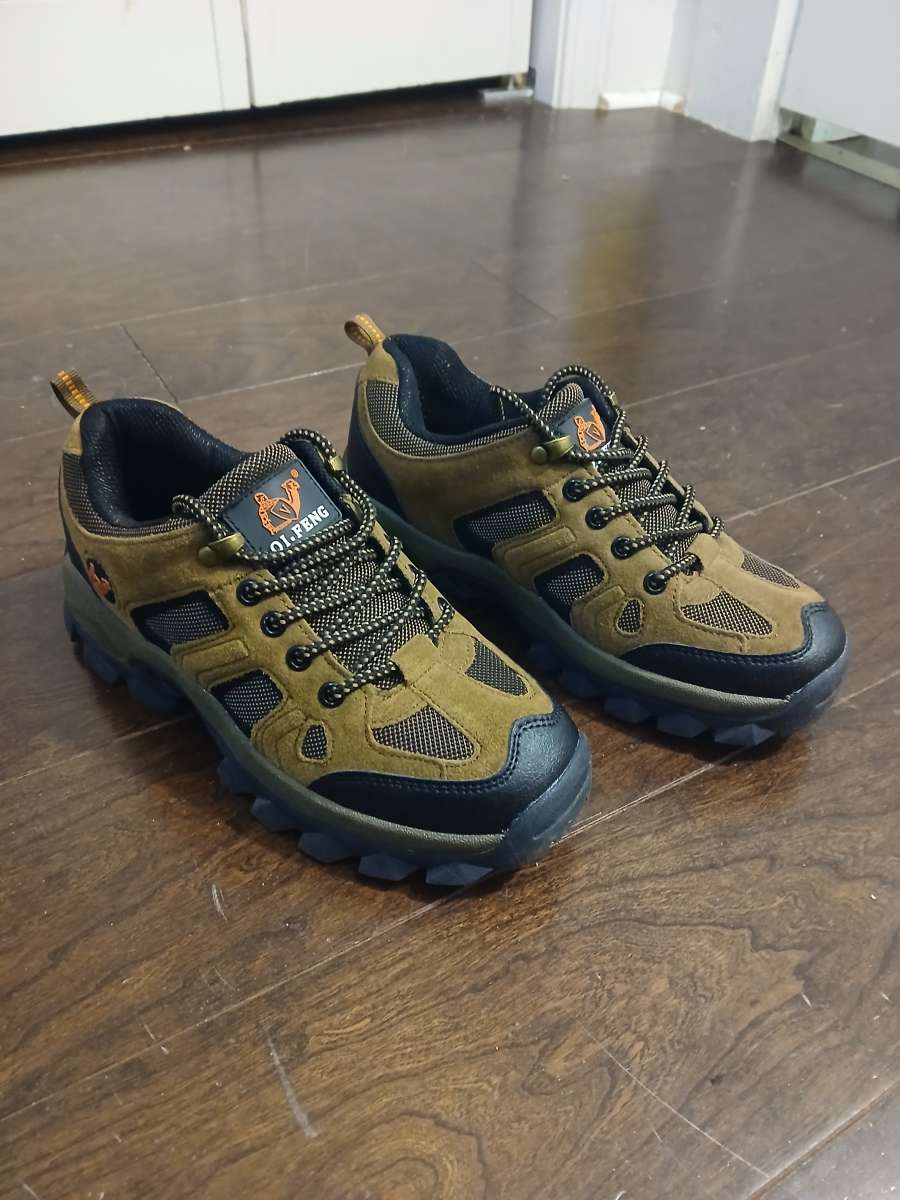 QI Feng women hiking shoes size 7