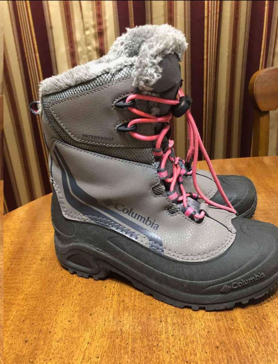 Columbia winter boots size 4