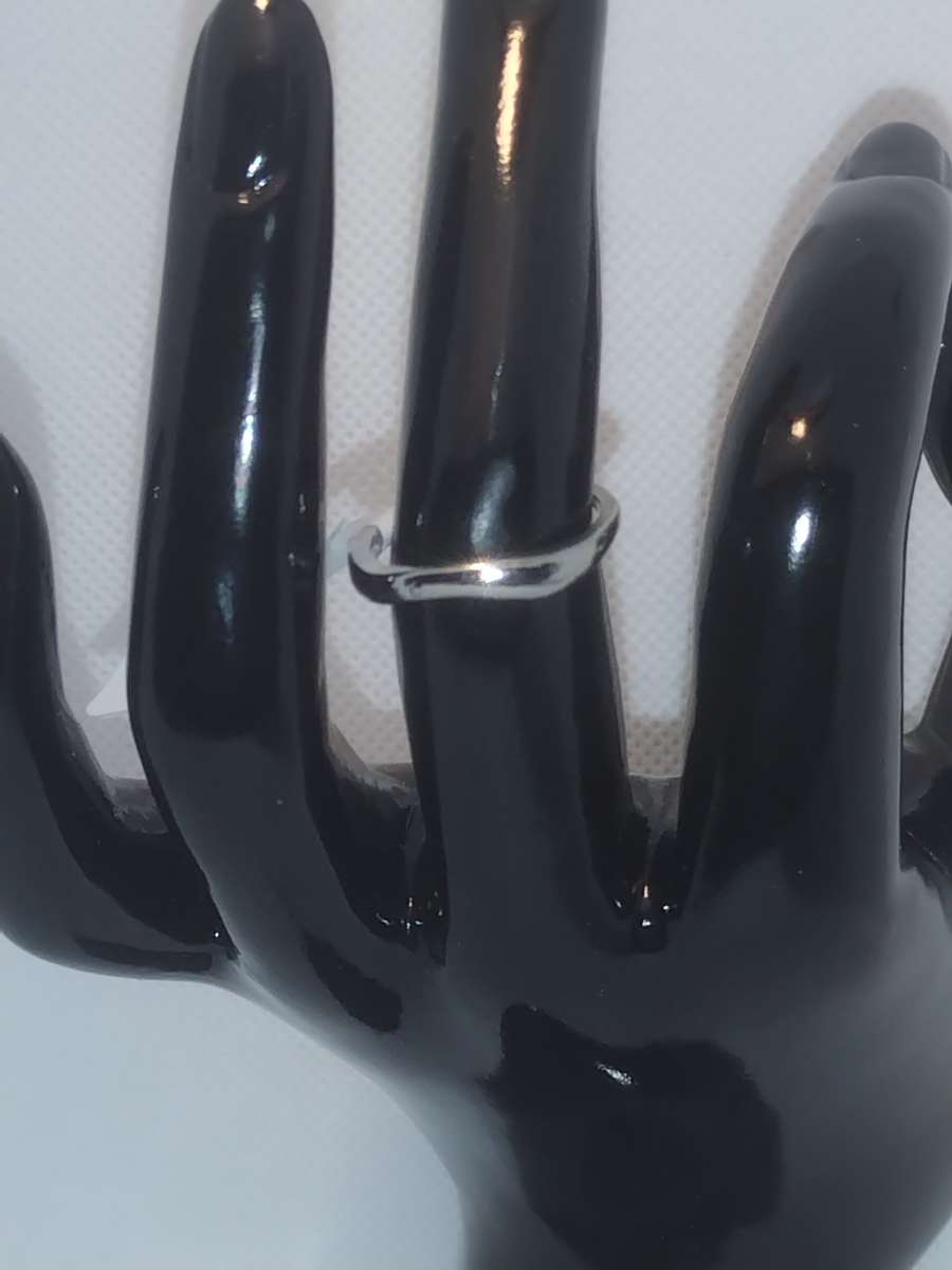 Wavy Retro Geometric Ring