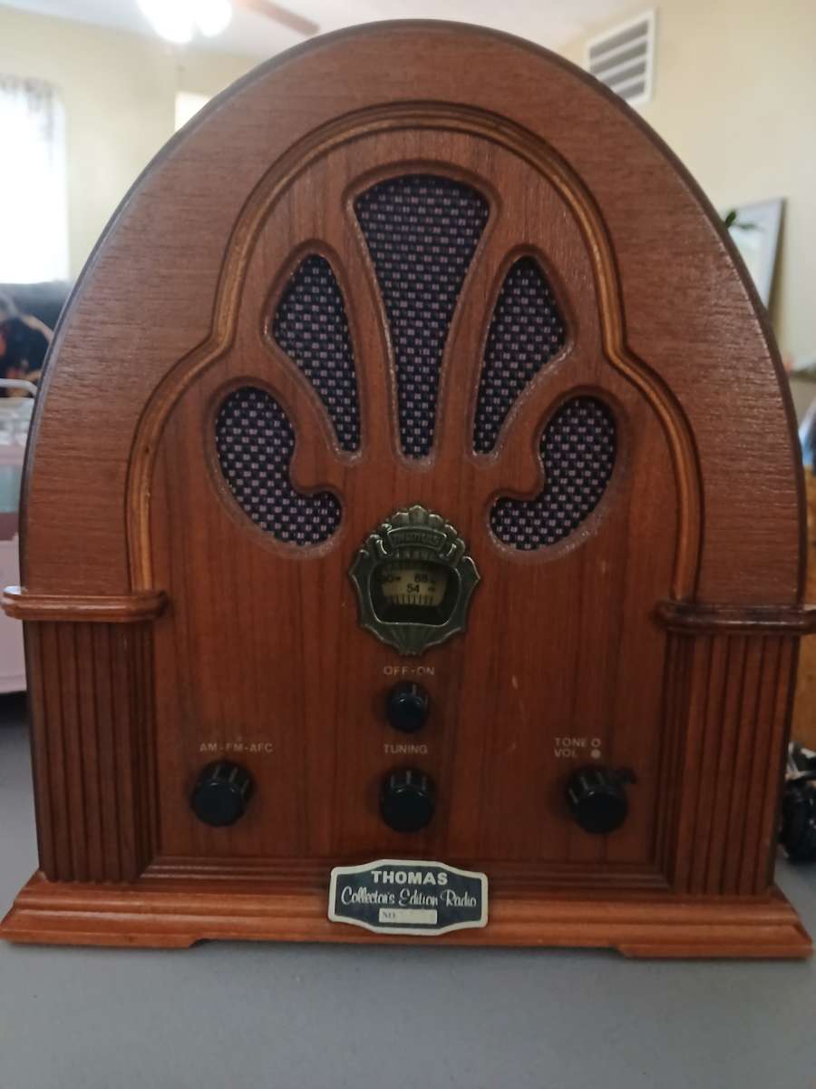 Thomas vintage radio and clock
