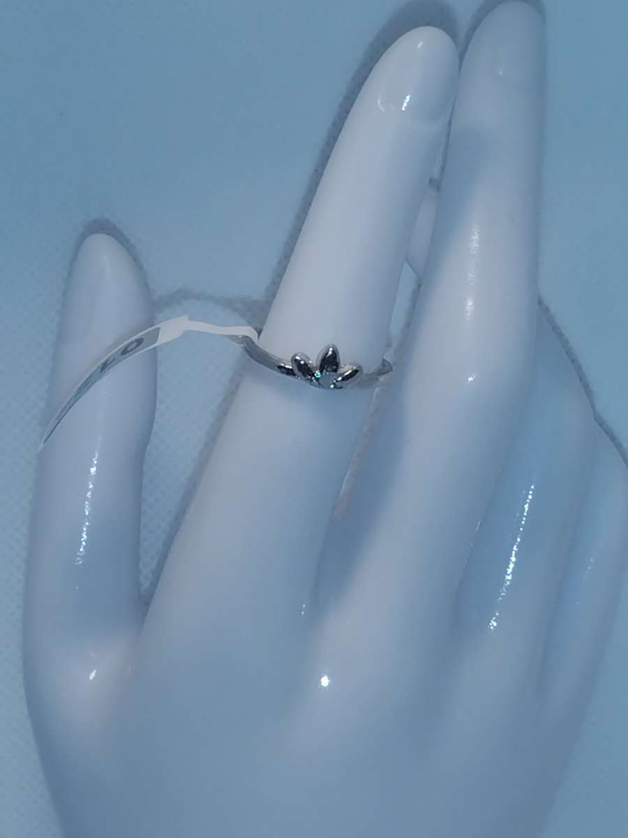 3 Leaf Retro Geometric Ring