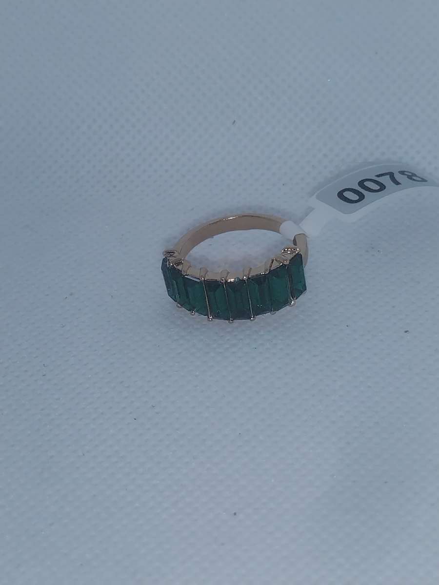 Straight Green Chic Rhinestone Ring