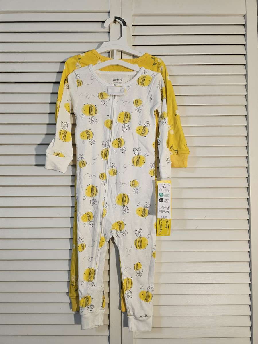 Carters set of 2 pijamas size 18M