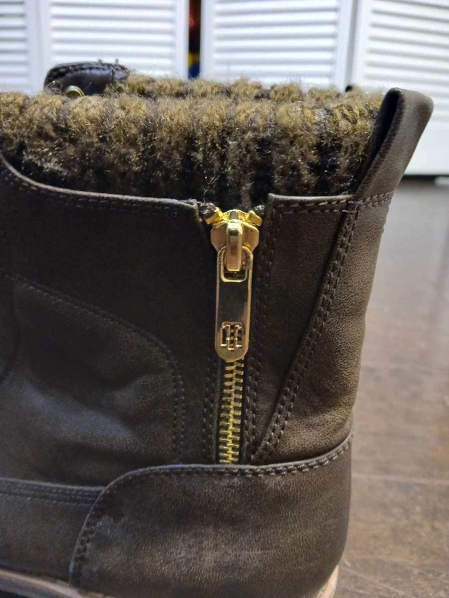 Tommy Hilfiger womens Brown boots Size 11M closed ankle