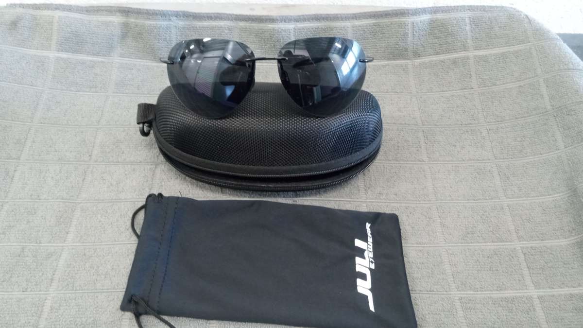 the sunglasses type aviator 58 m