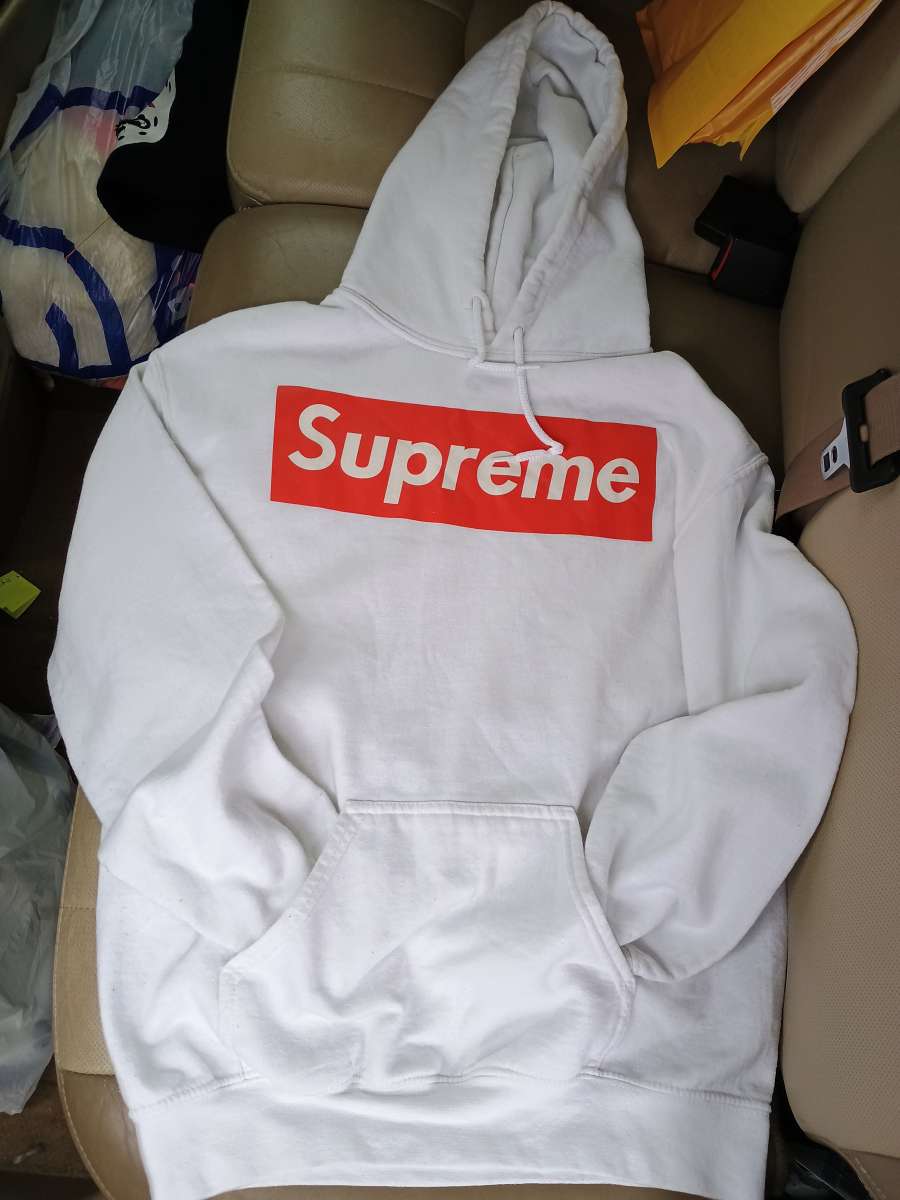 mens designer hoodies hats gloves womans hats and scarves