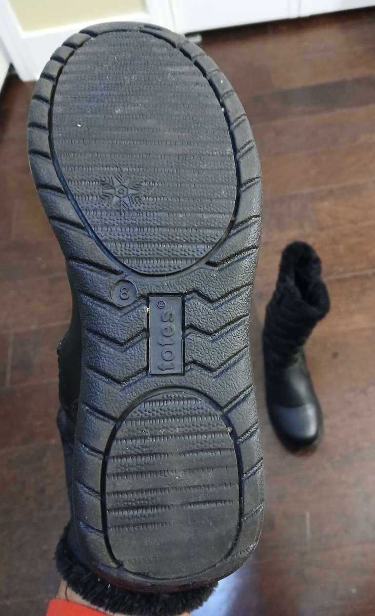 Totes Snow boots for women size 8m