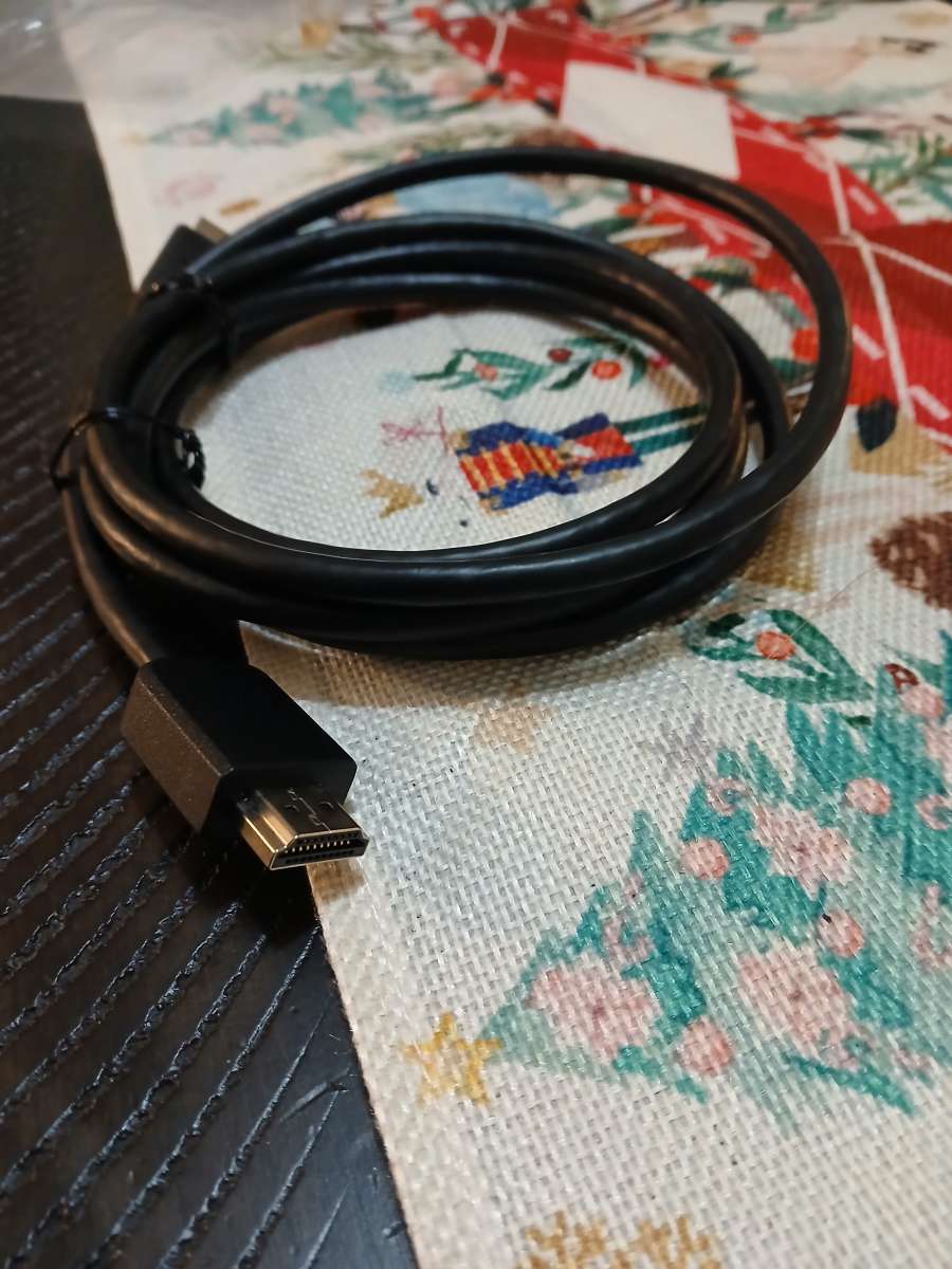 HDMI cable 5feet used like new