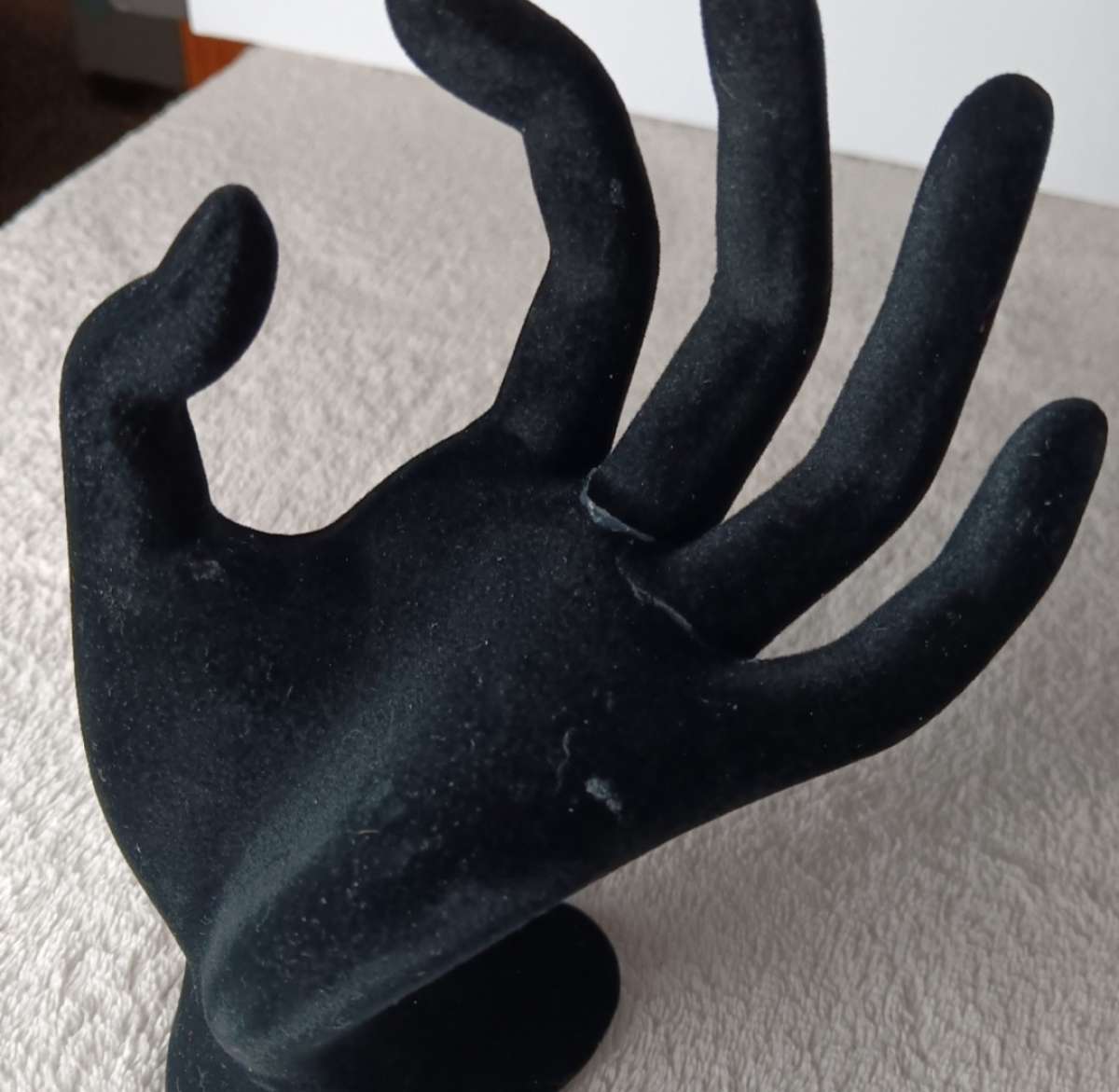 Black Ring Display