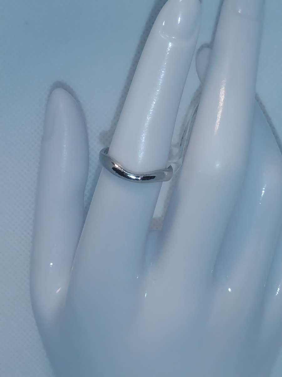 Wavy Retro Geometric Ring