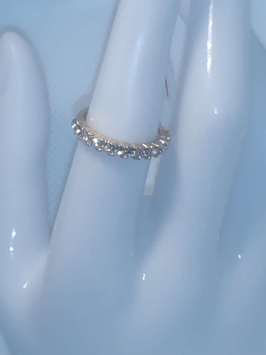 Small White Stones Chic Rhinestone Ring