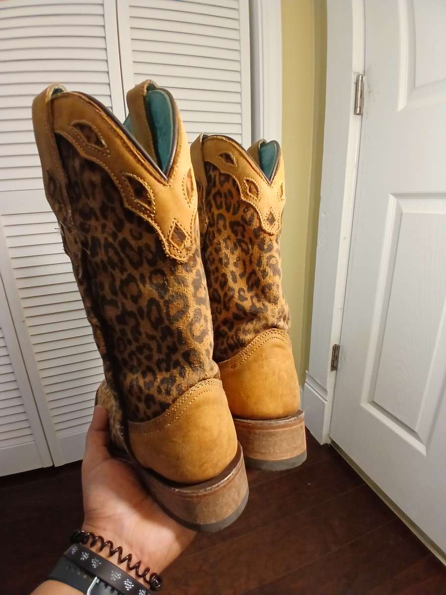 Corral handcrafted boots for men size 6 point 5 and women 8