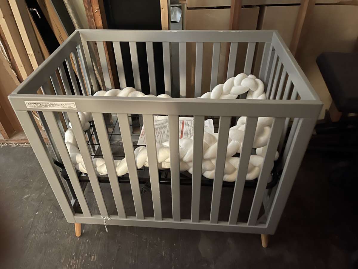 baby crib