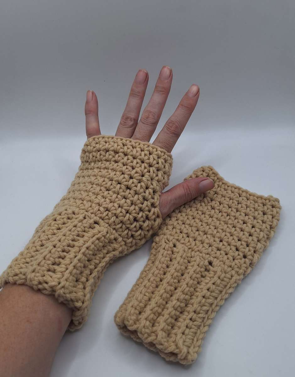 Beautiful Warm Fingerless Gloves