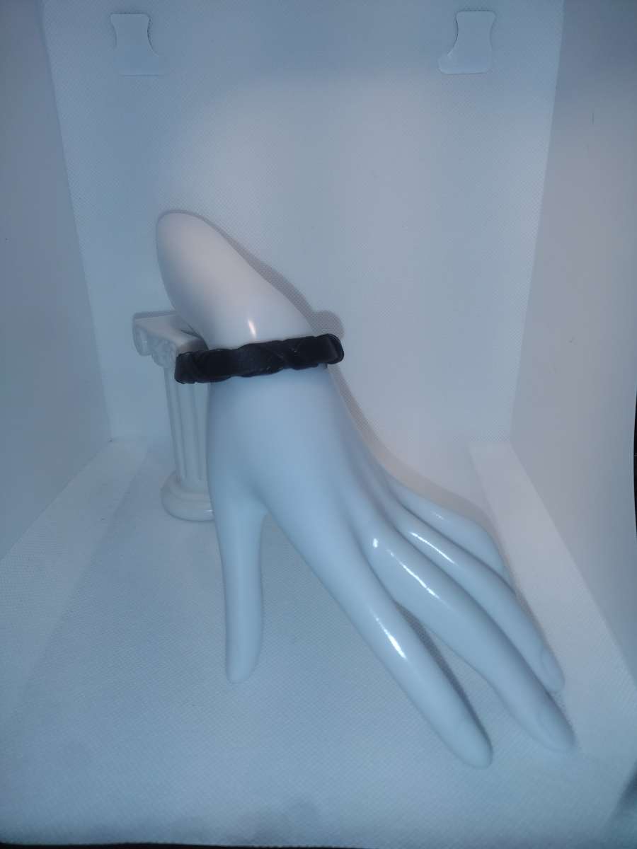 Faux Leather Bracelet criss cross black