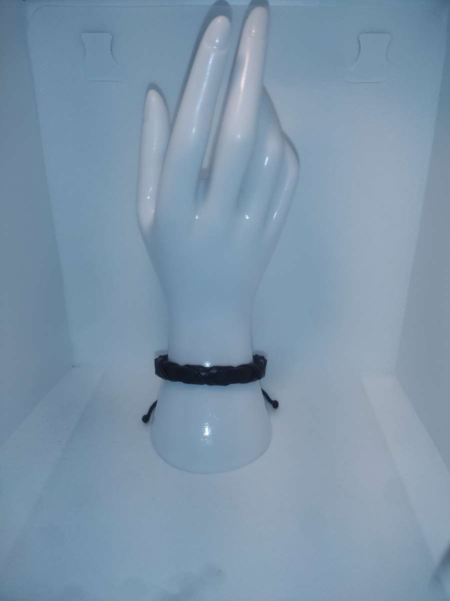Faux Leather Bracelet criss cross black