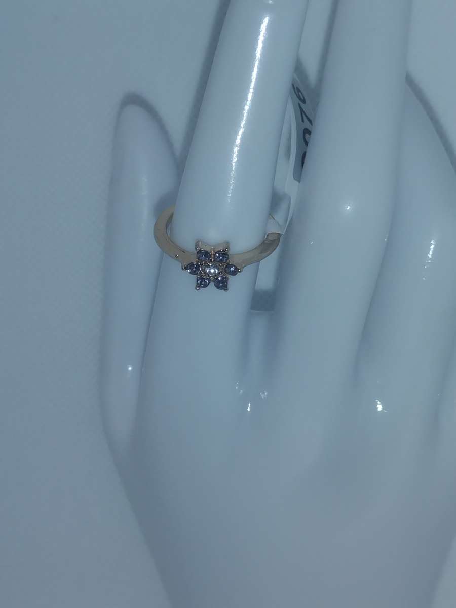 White Flower Chic Rhinestone Ring